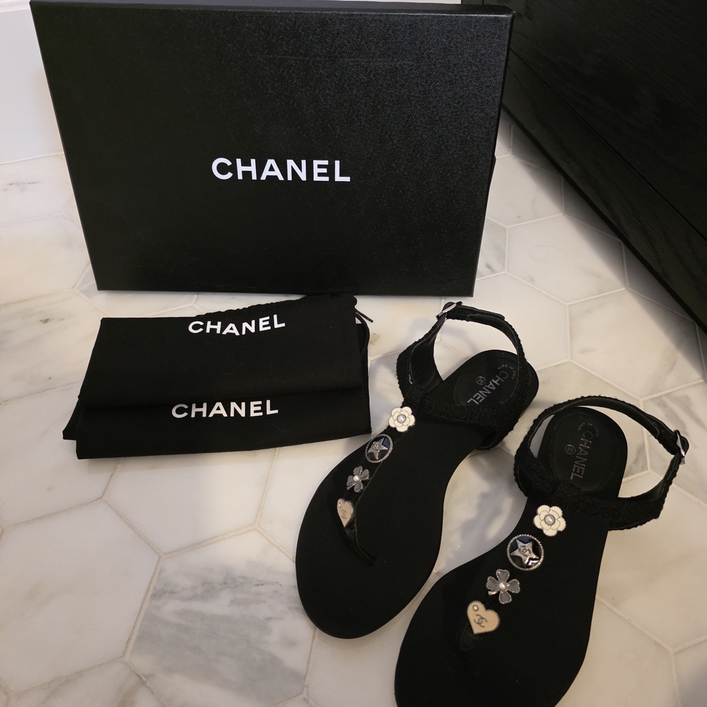 Chanel 17C Cruise Camellia Thong Sandals – Black – Size 36 – Never Worn